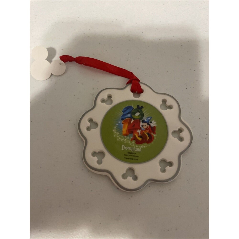 Disneyland 2014 Collectors Snowflake Ornament Authentic Disney Parks Disneyland